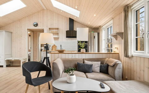 Martta - 250M from the Sea: Legna, Interior Design, Mobilia, Pavimentazione, Pavimento, Soffitto, Camera, Soggiorno, Casa, Divano