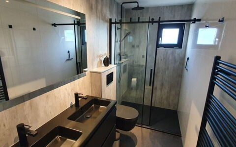 De Witte Parel: Idraulico Fixture, Pavimentazione, Interior Design, Pavimento, Idraulico, Rubinetto, Bagno, Lavello, Specchio, Piastrella