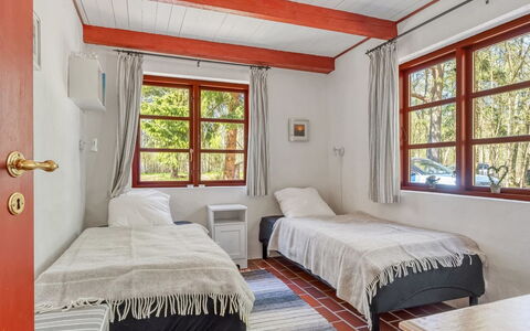 Jooseppi - 4.8Km from the Sea: Mobilia, Interior Design, Parete, Pavimento, Pavimentazione, Legna, Letto, Camera Da Letto, Soffitto, Camera