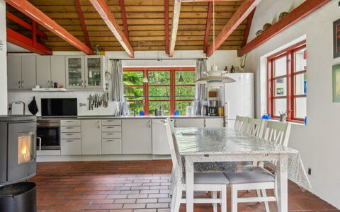 Jooseppi - 4.8Km from the Sea: Mobilia, Pavimentazione, Legna, Soffitto, Interior Design, Pavimento, Cucina, Casa, Sedia, Camera