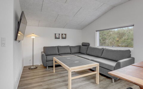 Eicke - 20M from the Sea: Legna, Pavimentazione, Soffitto, Mobilia, Interior Design, Pavimento, Divano, Camera, Soggiorno