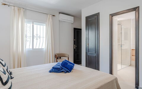 Preciados: Mobilia, Interior Design, Legna, Pavimentazione, Pavimento, Letto, Camera Da Letto, Camera, Soffitto, Per Finestre