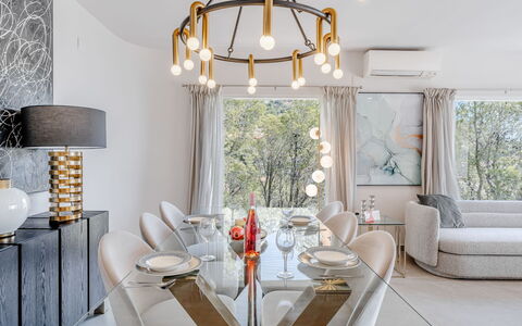 Preciados: Mobilia, Interior Design, Lampada, Soffitto, Lampadario, Tavolo, Sala Da Pranzo, Cucina & Sala Da Pranzo Tavolo, Sedia, Illuminazione
