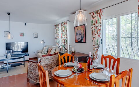 Preciados: Mobilia, Interior Design, Pavimentazione, Camera, Pavimento, Soffitto, Casa, Sedia, Appartamento, Cucina & Sala Da Pranzo Tavolo