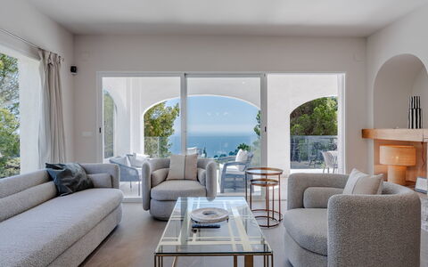 Preciados: Mobilia, Divano, Interior Design, Pavimentazione, Pavimento, Soggiorno, Casa, Tavolo, Appartamento