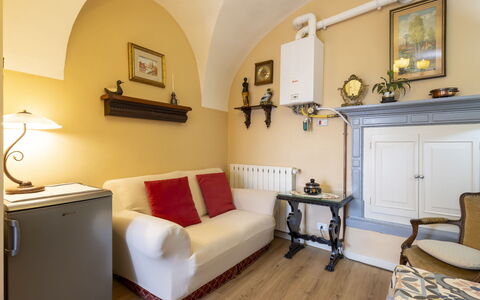 La Quiete: Mobilia, Interior Design, Parete, Pavimentazione, Legna, Pavimento, Camera, Soggiorno, Divano, Illuminazione