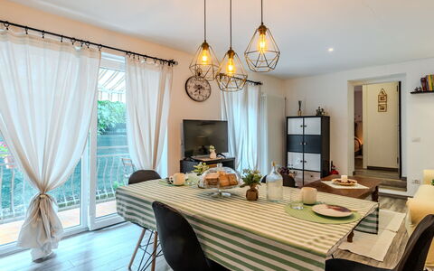 La Casetta di Lulù: Mobilia, Interior Design, Tavolo, Sedia, Pavimentazione, Legna, Sala Da Pranzo, Cucina & Sala Da Pranzo Tavolo, Soffitto, Camera