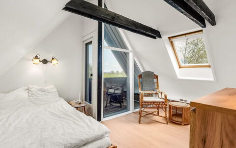 Arendine - 250M from the Sea: Legna, Mobilia, Camera Da Letto, Soffitto, Pavimentazione, Interior Design, Pavimento, Pavimento In Legno, Letto, Casa