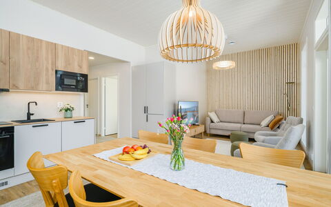Saariselän Aavahelmi C: Mobilia, Interior Design, Pavimentazione, Pavimento, Legna, Lampada, Soffitto, Pavimento In Legno, Camera, Illuminazione