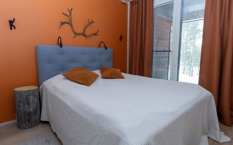 Lomapesä: Letto, Mobilia, Camera Da Letto, Bedding, Interior Design, Lenzuolo, Legna, Biancheria, Pavimento, Pavimentazione