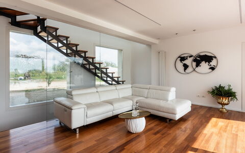 Pizzuta Country House: Mobilia, Interior Design, Pavimentazione, Pavimento, Divano, Pavimento In Legno, Legna, Soffitto, Soggiorno, Casa