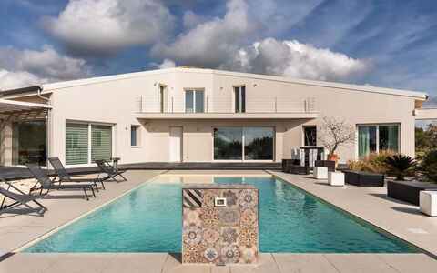 Pizzuta Country House: Piscina, Zona Residenziale, Casa, Casa, Estate, Materiale Composito, Ricorrere, Villa, Shade, Calcestruzzo