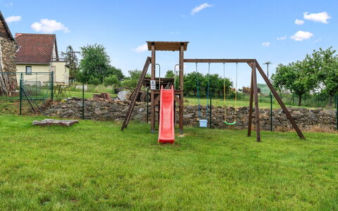 Happy Home: Campo Da Giuoco, Attrezzatura Giochi All'Aperto, Lotto, Scivolo, Insediamento Umano, Plain, Terreno Di Gioco, Giardino, Backyard, Prato