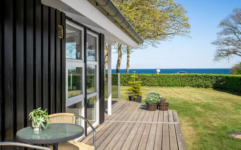 Therkil - 50M from the Sea: Acqua, Risorse Idriche, Corpo D'Acqua, Roccia, Costa, Paesaggio Naturale, Promontorio, Costiera E Morfologie Oceanic, Terreno, Promontorio