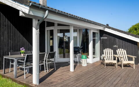 Loki - 200M from the Sea: Legna, Portico, Casa, Shade, Porta, Deck, Villetta, Latifoglie, Plank, Mobili Da Esterno
