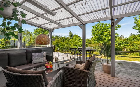 Ally - 1.2Km from the Sea: Mobilia, Interior Design, Legna, Soffitto, Pavimentazione, Pavimento, Pavimento In Legno, Cucina & Sala Da Pranzo Tavolo, Tavolo, Lampada