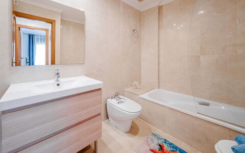 Jávea 455: Pavimentazione, Pavimento, Bagno, Idraulico Fixture, Interior Design, Mobiletto Del Bagno, Idraulico, Casa, Vasca Da Bagno, Specchio