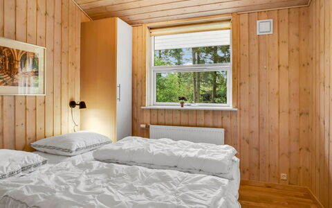 Uma - from the Sea: Legna, Interior Design, Pavimentazione, Camera Da Letto, Soffitto, Pavimento, Camera, Letto, Mobilia, Casa