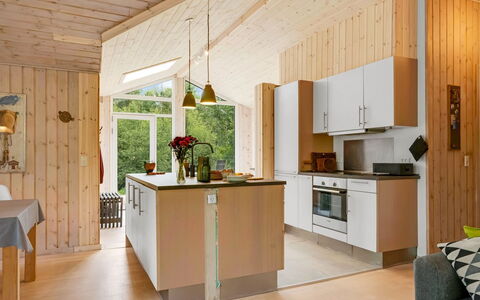 Uma - from the Sea: Mobilia, Interior Design, Pavimentazione, Cucina, Legna, Soffitto, Lampada, Pavimento, Controsoffitto, Cucina & Sala Da Pranzo Tavolo