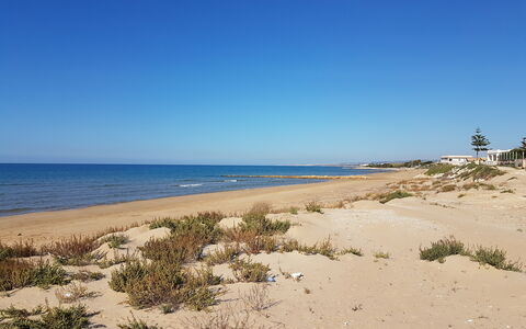 Villa Billona: Cielo, Blu, Spiaggia, Giorno, Corpo D'Acqua, Costa, Ambiente Naturale, Mare, Orizzonte, Sabbia