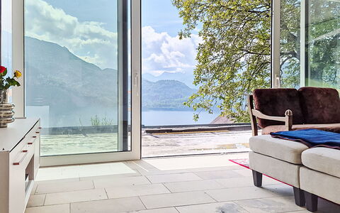 Mondsee Retreat: Pavimentazione, Pavimento, Mobilia, Interior Design, Sedia, Soggiorno, Tavolo, Divano, Pavimento In Legno, Camera