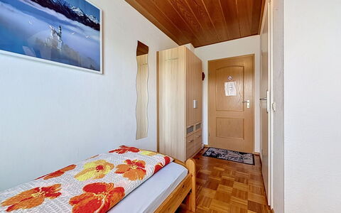 Augsburg-Diedorf 150: Interior Design, Camera Da Letto, Pavimento, Casa, Camera, Letto, Appartamento, Lenzuolo, Cornice, Telaio Del Letto