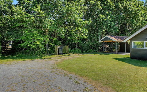 Troen - 400M from the Sea: Albero, Erba, Arbusto, Lotto, Villetta, Casa, Shade, Area Rurale, Prato, Primavera