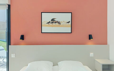4 Mouettes: Parete, Interior Design, Mobilia, Pavimento, Rosa, Camera Da Letto, Letto, Camera, Lancia Cuscino, Soffitto