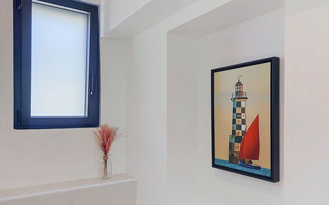4 Mouettes: Parete, Interior Design, Camera, Cornice, Dipingere, Design, Arte Moderna, Specchio, Gesso, Illuminazione Diurna