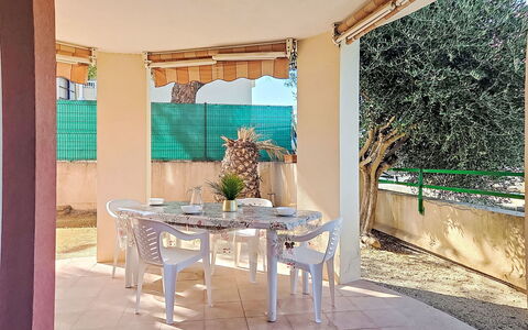 Nautica: Pavimento, Shade, Sedia, Mobili Da Esterno, Color Legno, Balcone, Struttura Esterna, Cucina & Sala Da Pranzo Tavolo, Eco Hotel, Piastrella