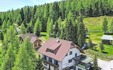 Karoline: Albero, Casa, Casa, Villetta, Hill Station, Tetto, Larice, Catena Montuosa, Foresta, Pendenza