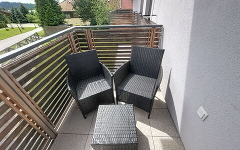 Korzo: Legna, Mobilia, Balcone, Mobili Da Esterno, Appartamento, Sedia, Latifoglie, Color Legno, Pavimento In Legno, Pianta Della Casa