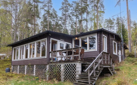 Villa Jumalvik: Legna, Casa, Villetta, Portico, Log Cabin, Latifoglie, Color Legno, Woodland, Raccordo, Edifici Giardino