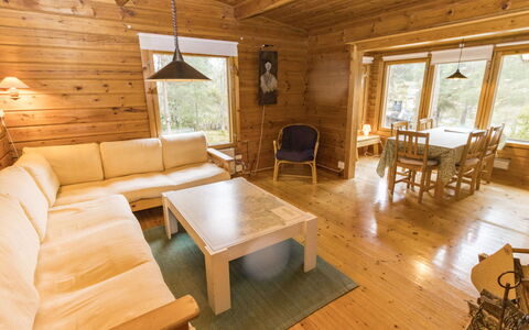 Villa Jumalvik: Legna, Pavimentazione, Soffitto, Pavimento In Legno, Pavimento, Interior Design, Casa, Latifoglie, Casa, Mobilia