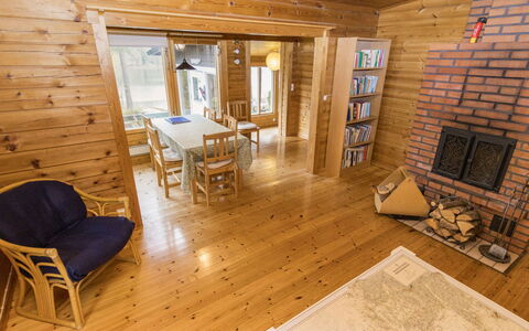 Villa Jumalvik: Legna, Pavimentazione, Pavimento, Interior Design, Soffitto, Pavimento In Legno, Camera, Mobilia, Latifoglie, Color Legno