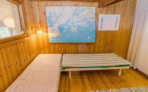 Villa Jumalvik: Pavimentazione, Pavimento, Legna, Interior Design, Camera Da Letto, Pavimento In Legno, Camera, Color Legno, Letto, Latifoglie