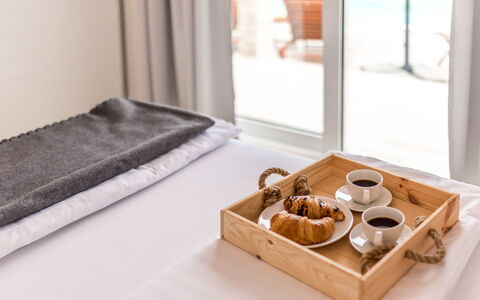 Stella: Mobilia, Biancheria, Serveware, Prima Colazione, Cibo, Cuscino, Dishware, Color Legno