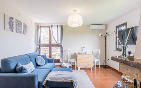 La Terrazza nel Borgo: Mobilia, Interior Design, Pavimentazione, Divano, Pavimento, Legna, Camera, Soffitto, Soggiorno, Appartamento