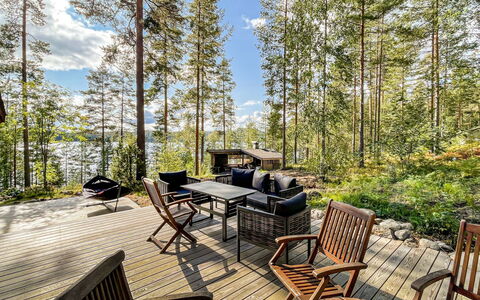 Villa Underberg: Legna, Deck, Villetta, Latifoglie, Eco Hotel, Sedia, Portico, Shade, Mobili Da Esterno, Giardino