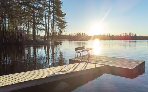 Villa Karmu: Acqua, Corpo D'Acqua, Dock, Lago, Banca, Riflessione, Molo, Boardwalk, Deck, Mattina