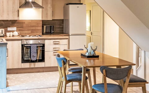 Dalnaglar Cottage: Mobilia, Interior Design, Pavimentazione, Legna, Pavimento, Sedia, Camera, Cucina, Tavolo, Soffitto