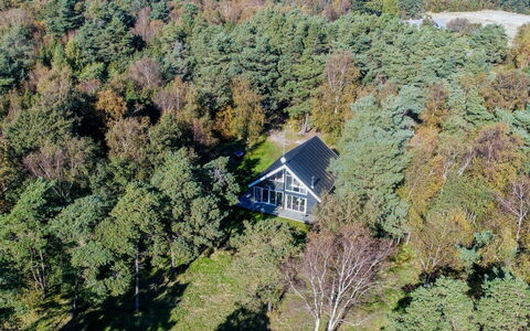 Aman - 100M from the Sea: Erba, Legna, Area Rurale, Arbusto, Villetta, Tetto, Plain, Lotto, Casa, Groundcover