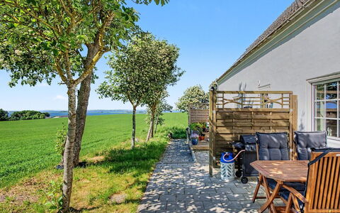 Mynthe - 750M from the Sea: Blu, Lotto, Giardino, Shade, Villetta, Landscaping, Prato, Cortile, Mobili Da Esterno, Recinzione