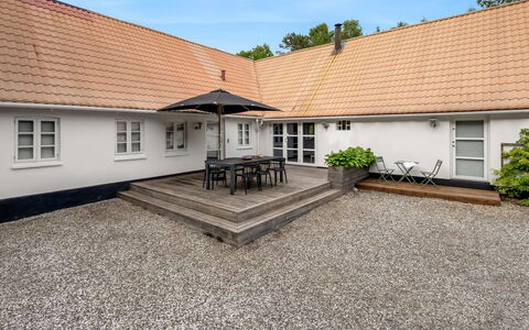 Chrissie - 3Km from the Sea: Tetto, Casa, Casa, Architettura, Villetta, Porta, Estate, Driveway, Cortile, Cortile