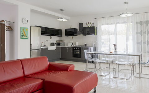 Posha: Mobilia, Interior Design, Pavimentazione, Divano, Pavimento, Soggiorno, Tavolo, Soffitto, Camera, Sedia