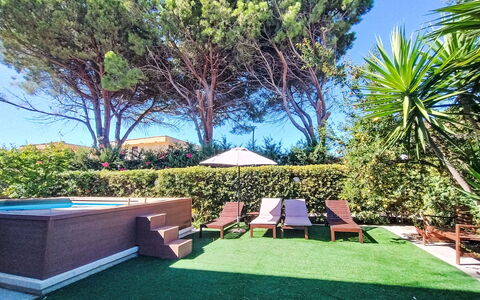 Last Sun Roccella: Arbusto, Giardino, Landscaping, Prato, Shade, Backyard, Tempo Libero, Cortile, Eco Hotel, Erba Sintetica