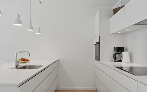 Benthe - 100M from the Sea: Interior Design, Pavimentazione, Legna, Cucina, Pavimento, Controsoffitto, Mobilia, Soffitto, Cabinetry, Lavello