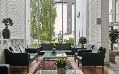 Benthe - 100M from the Sea: Interior Design, Divano, Soggiorno, Mobilia, Pavimentazione, Soffitto, Casa, Appartamento, Pianta Della Casa