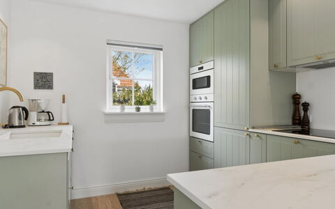 Franka - 1.1Km from the Sea: Interior Design, Pavimentazione, Legna, Controsoffitto, Cucina, Soffitto, Cabinetry, Pavimento, Elettrodomestico Da Cucina, Mobilia