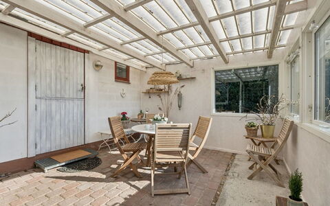 Pihla - 1Km from the Sea: Vegetazione, Arbusto, Primavera, Villetta, Giardino, Shade, Backyard, Cortile, Sedia